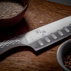 Seki Magoroku Shoso Santoku Knife – 6.5 In - Granton Edge -Shibui Store UJ Couteaux 81