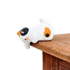 Playing Neko Cat Figurine -Shibui Store figurine chat neko joueur 441