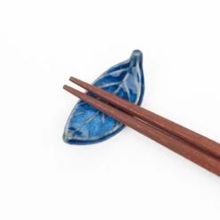 Japanese Chopstick Rest – Blue Leaf -Shibui Store repose baguettes japonais feuille bleue 200