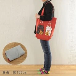 Japanese Tote Bag – Red Maneki Neko Shōfuku -Shibui Store tote bag rouge maneki neko shofuku 358